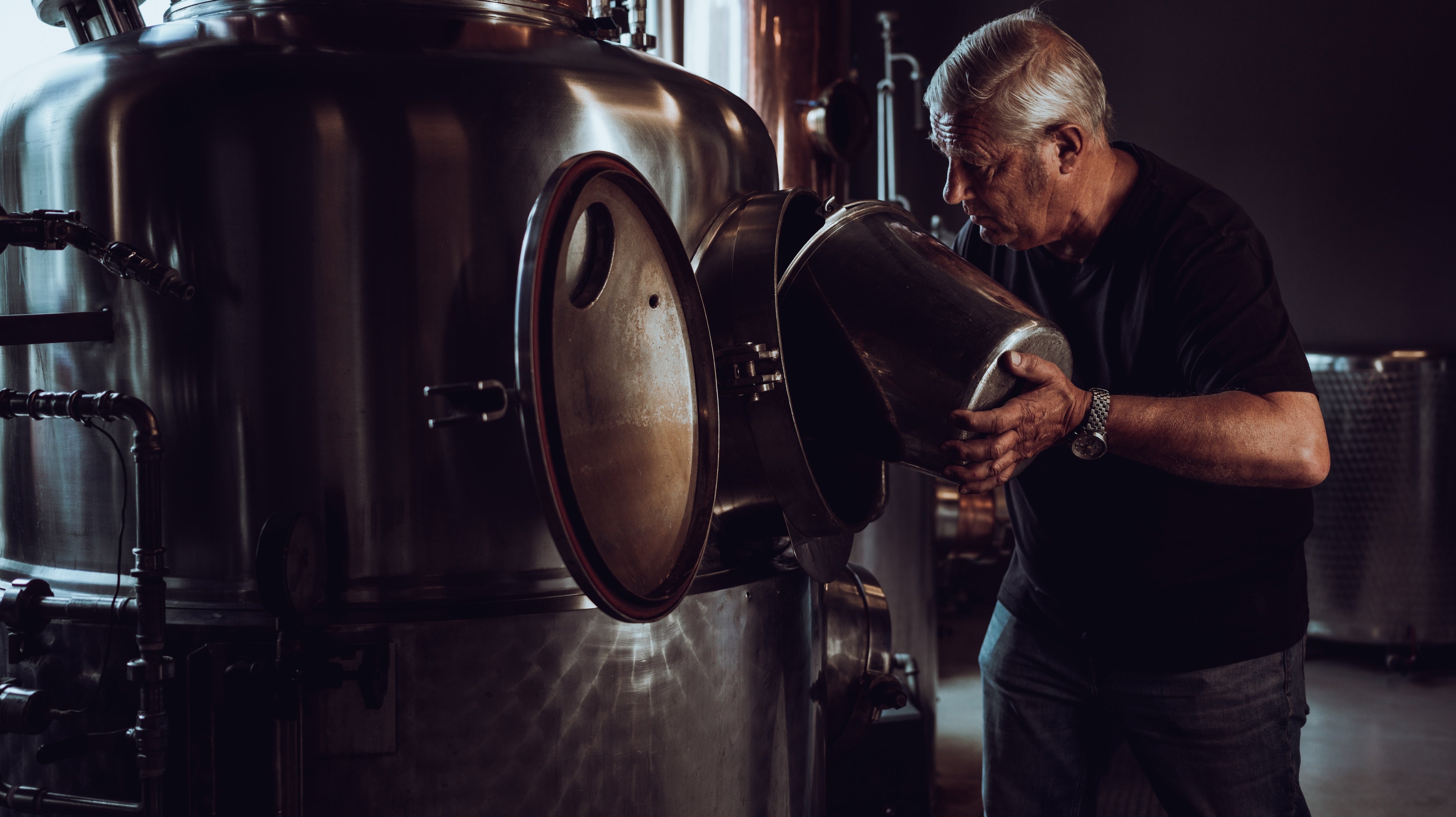 Distillati Artigianali: L’essenza della tradizione e della passione in ogni bottiglia